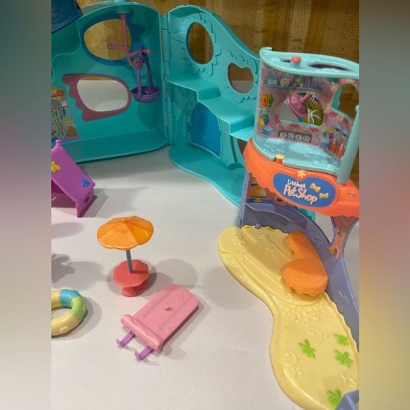 Littlest Pet Shop Biggest Littlest Pet Shop Playset House - Picture 2 of 12